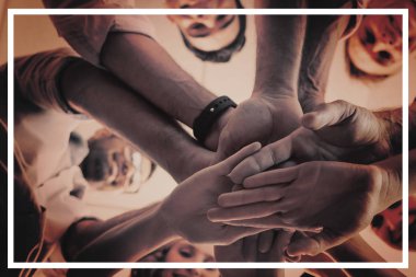 iş arkadaşları kendi elleriyle yığılmış