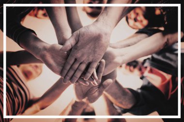 Eller birlikte istifleme yaratıcı iş takım