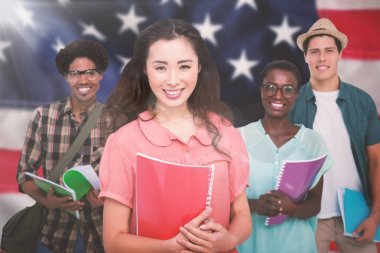 Şık öğrencilerin birlikte kameraya gülümseyen birçok parçalardan oluşan imge