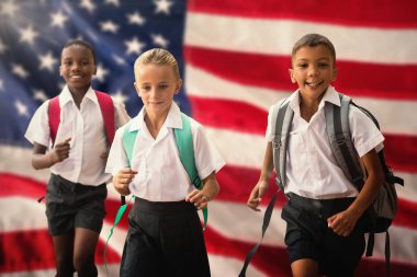 Beyaz arka plan üzerinde çalışan öğrencilerin birçok parçalardan oluşan imge