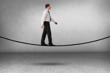 yakışıklı işadamı adım