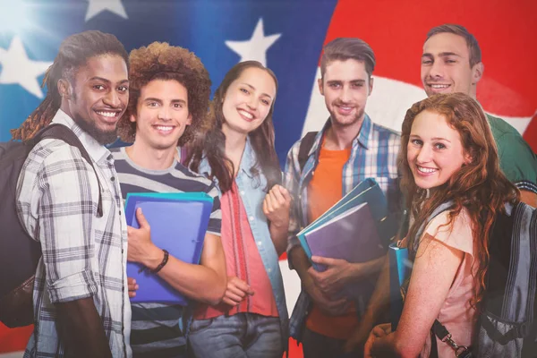 Étudiants détenant des dossiers — Photo