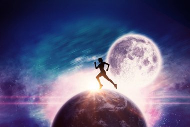 Güzel sarışın koşu uygun 