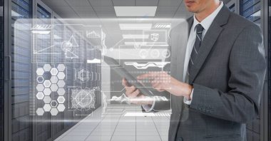 Bir tablet ve grafik holding iş adamı