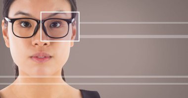 Göz odak kutusunu ayrıntı gözlük ve çizgiler üzerinde kadınla