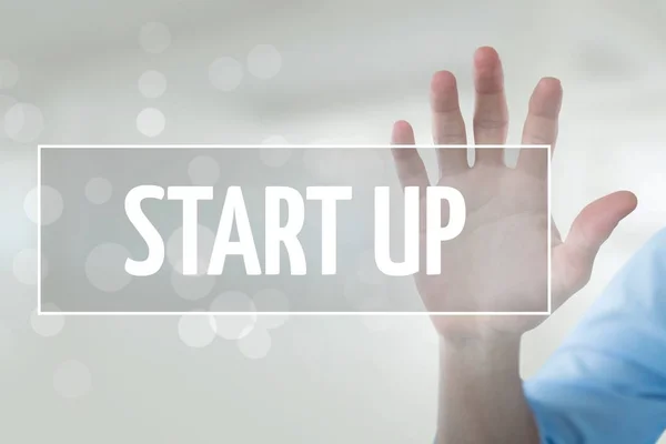 Mão interagindo com texto de negócios start-up — Fotografia de Stock