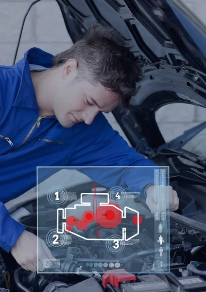 Автомобільний інтерфейс проти чоловіка, який ремонтує автомобіль — стокове фото