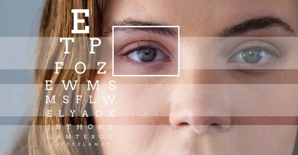 Wanita dengan tatap muka tes mata — Stok Foto