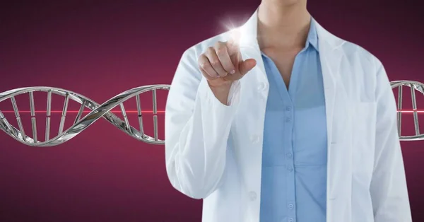 Mulher médica apontando com fita de DNA 3D — Fotografia de Stock