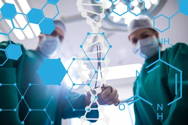 Medico in piedi con DNA e interfaccia medica — Foto Stock