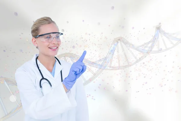 Glada läkare kvinna interagera med 3d Dna-strängen — Stockfoto