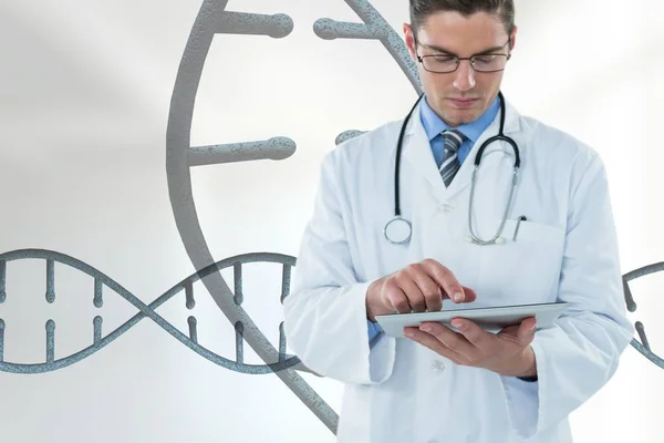 Homem médico usando um tablet com fios de DNA 3D — Fotografia de Stock
