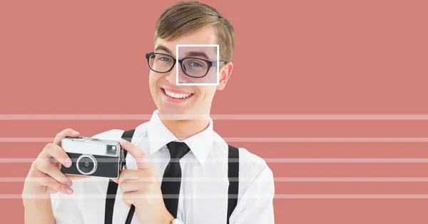 Homme avec boîte de mise au point des yeux détail — Photo