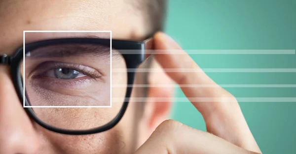 Hombre con detalle de la caja de enfoque ocular sobre gafas y líneas —  Fotos de Stock