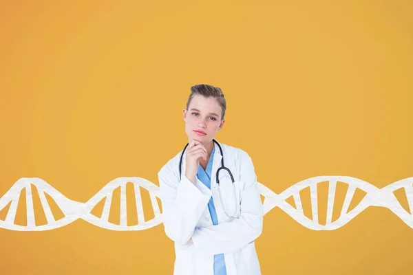 Médica mulher pensando com fita de DNA — Fotografia de Stock