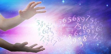 Renkli ışıklar karşı eller eller 