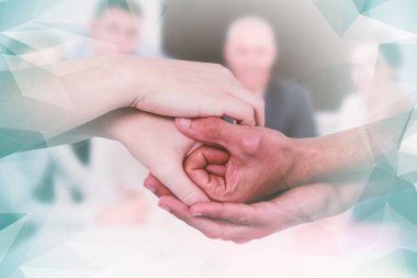 kırpılan eller bir arada tutan