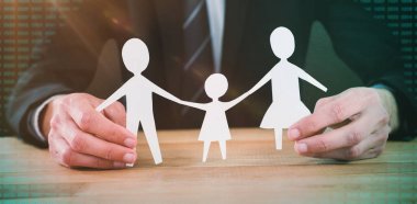 Kağıt aile tutan işadamı 