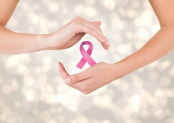 Manos abiertas con cinta rosa para el cáncer de mama — Foto de Stock