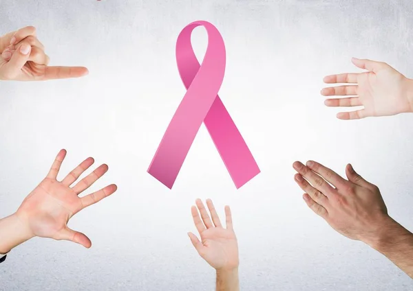 Mãos abertas com fita rosa para câncer de mama — Fotografia de Stock