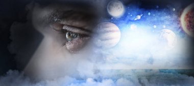 Güneş sistemi karşı yeşil gözlü adam