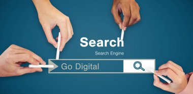 Tebeşirler holding eller kırpılmış