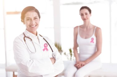 Kanseri Bilinçlendirme şerit doktor karşı