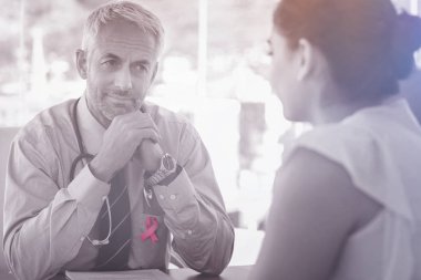 Doktor hastaya onu açıklayan dinleme acı