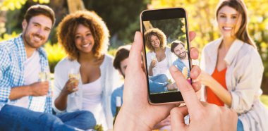 birlikte kahvaltı ediyor arkadaşlar