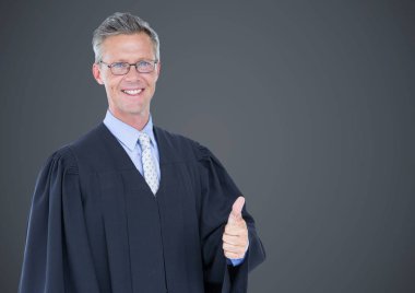 Erkek yargıç başparmak gösterilmesini 