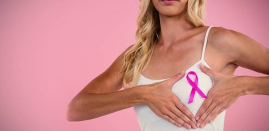 kadın meme dokunmak kurdele ile