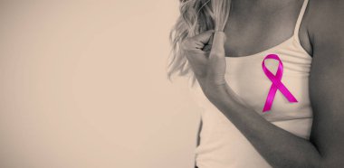 yumruğunu kenetlenmesi şerit kadınla 