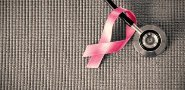 pembe Meme Kanseri Bilinçlendirme şerit tarafından stetoskop