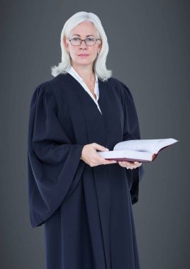 Tokmak ile kadın yargıç 