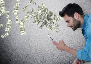 telefonu kullanan adam
