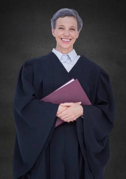 Жінка-суддя з книгою — стокове фото