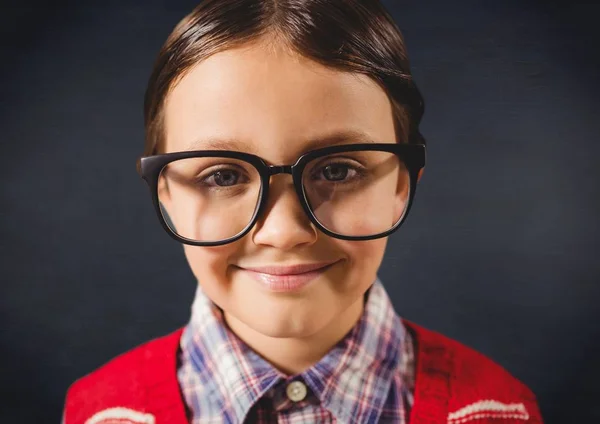 Nerd pojke mot marinen chalkboard — Stockfoto