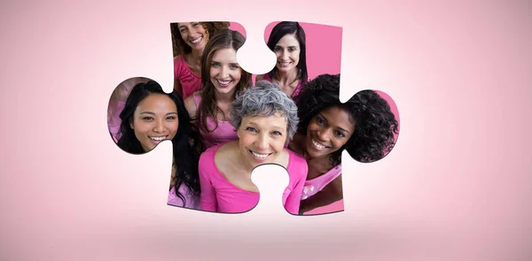 Mujeres en trajes rosas posando — Foto de Stock