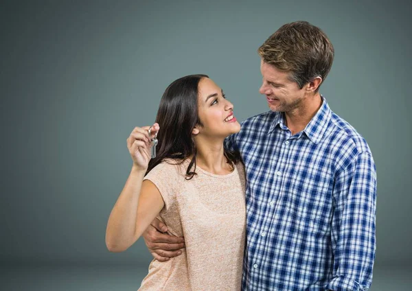 Couple Holding key — Stock Photo, Image