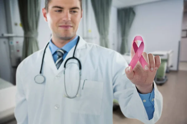 Doctor touching an digital screen — Stock Photo, Image