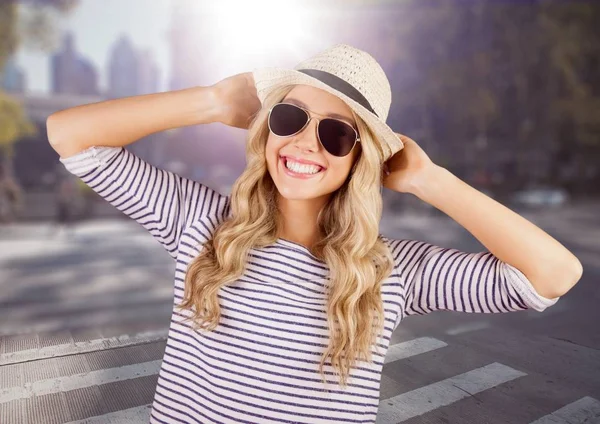 Mujer con ropa de verano — Foto de Stock