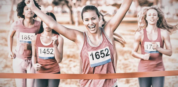 Animadora morena ganando maratón — Foto de Stock