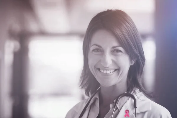 Smiling female doctor — Stock Photo, Image