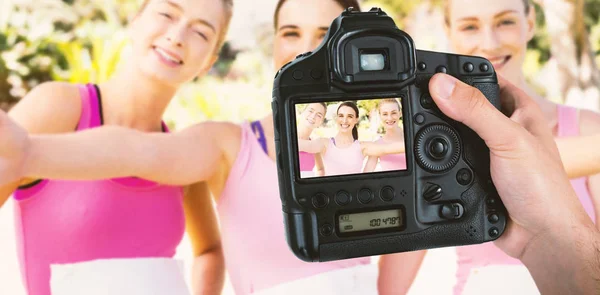 Gelukkig jonge vrouwelijke atleten — Stockfoto