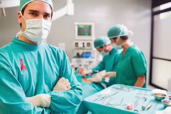 Surgeon with arms crossed — Stock Photo, Image