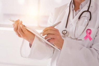 Doktor Kanseri Bilinçlendirme şerit karşı
