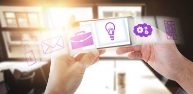 kişi holding akıllı telefon