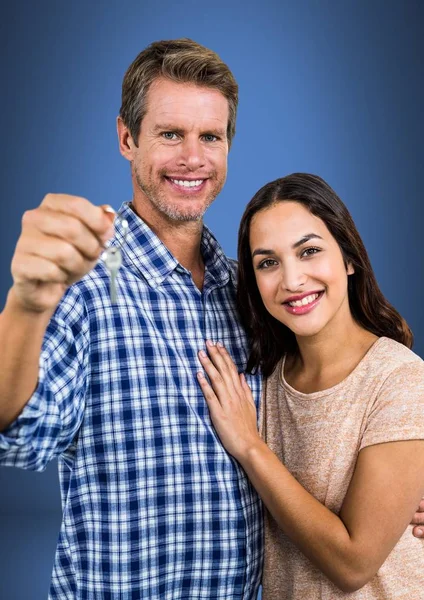 Couple Holding key — Stock Photo, Image