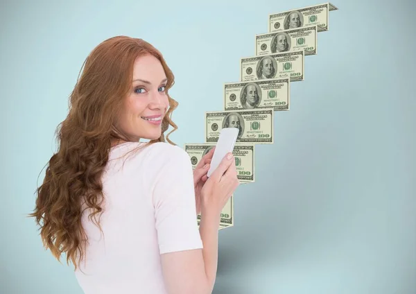 Femme avec téléphone devant les escaliers de l'argent — Photo