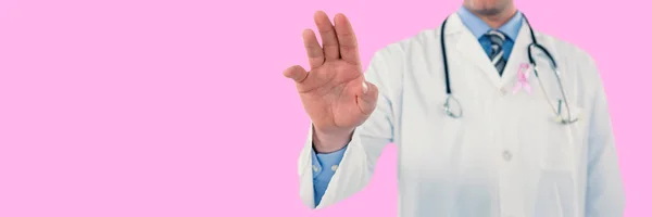 Γιατρός αγγίζει μια ψηφιακή οθόνη — Φωτογραφία Αρχείου